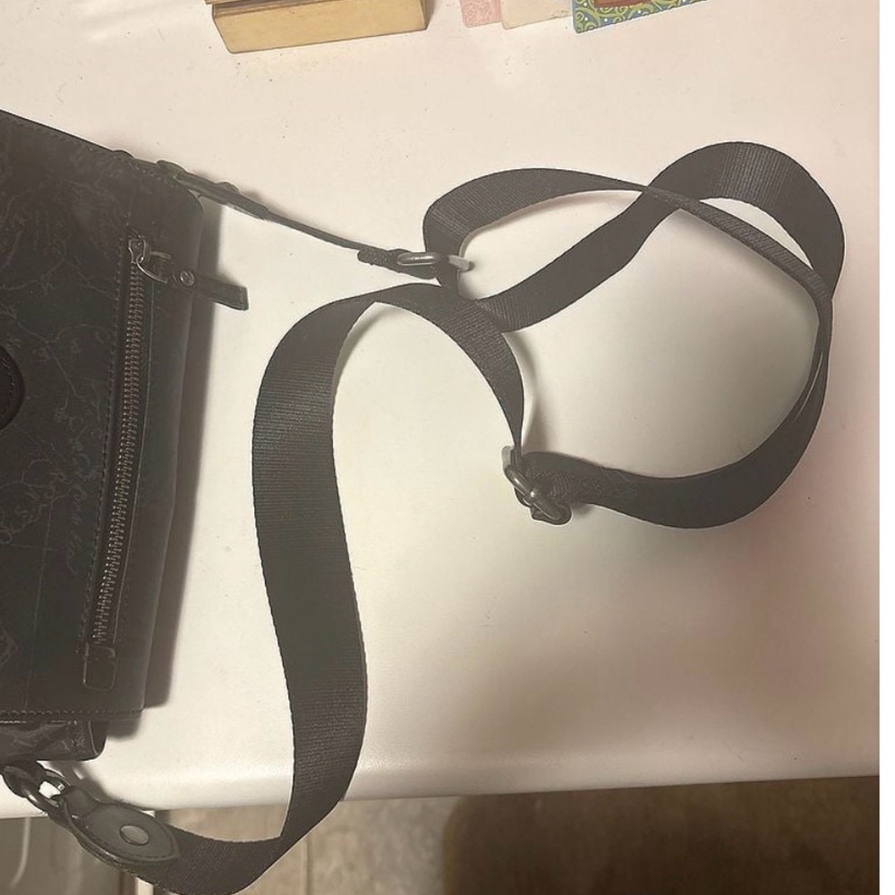 Patricia Nash black crossbody purse. Several compartments. Very versatile - Picture 8 of 10